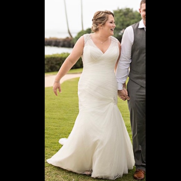 Wedding Gown - Sophia Tolli Ivory Wedding Dress - Picture 6 of 14